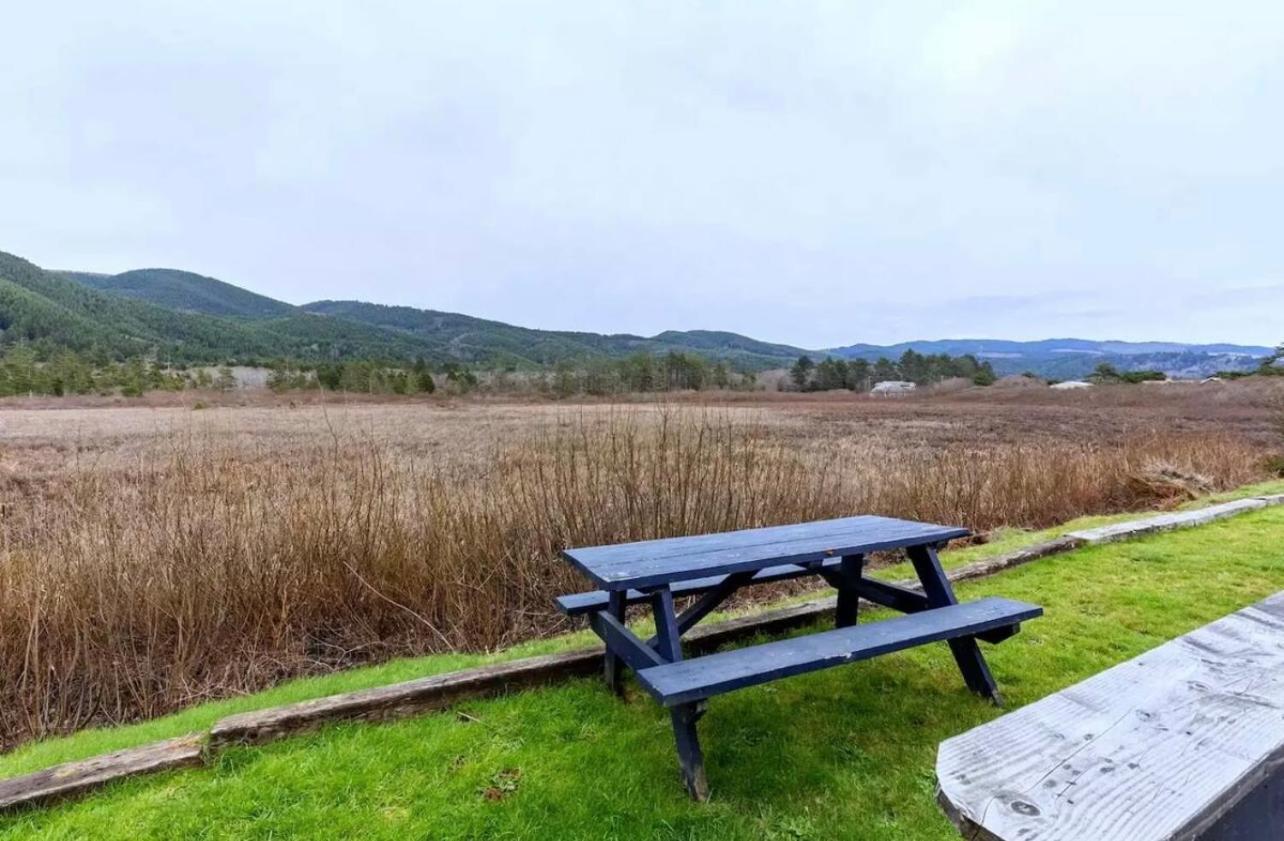 Tiki Escape W/ Amazing Mountain And Marsh Backdrop Vila Rockaway Beach Exterior foto