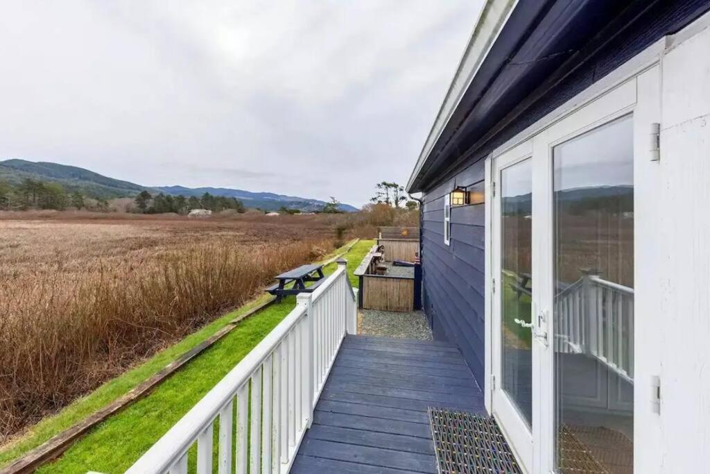 Tiki Escape W/ Amazing Mountain And Marsh Backdrop Vila Rockaway Beach Exterior foto